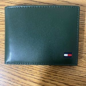 Tommy Hilfiger men’s wallet ( new with out tag)